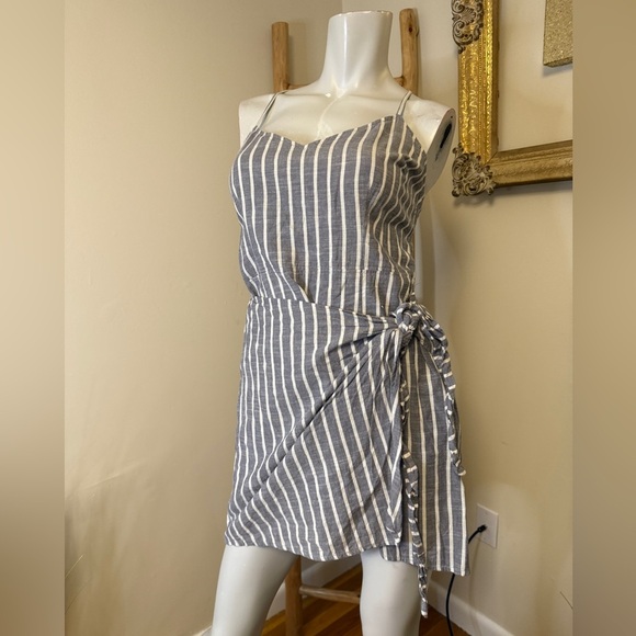 Abercrombie and Fitch wrap front adjustable strap dress large blue and white - Picture 6 of 8
